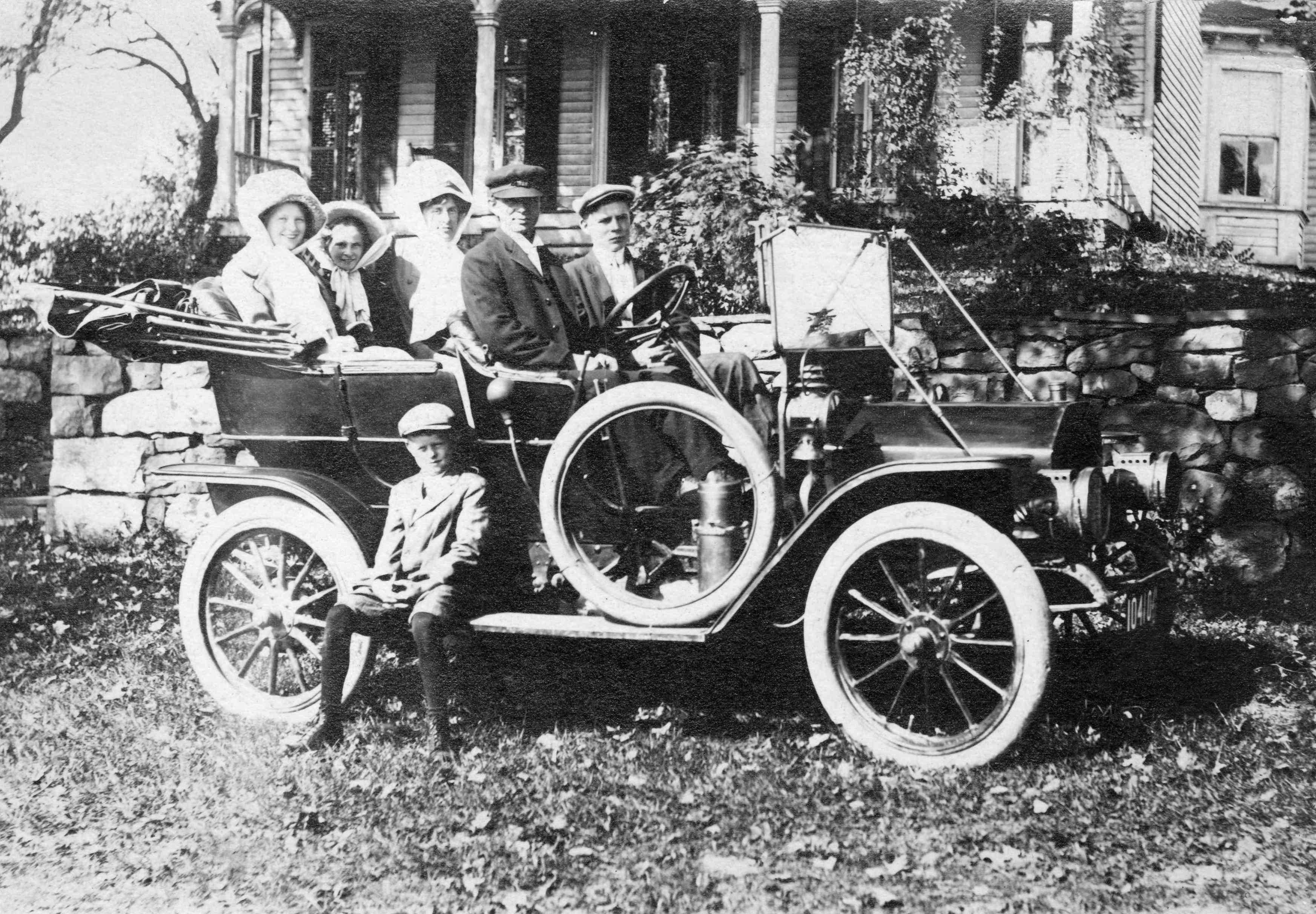 1913LewisGrace&children.jpg