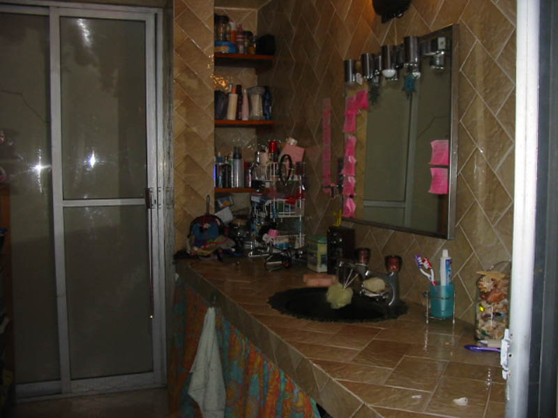 24 Saavedra bathroom