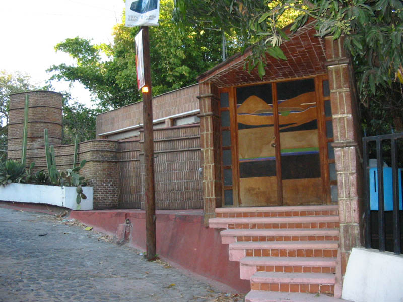 33 Neighbors house